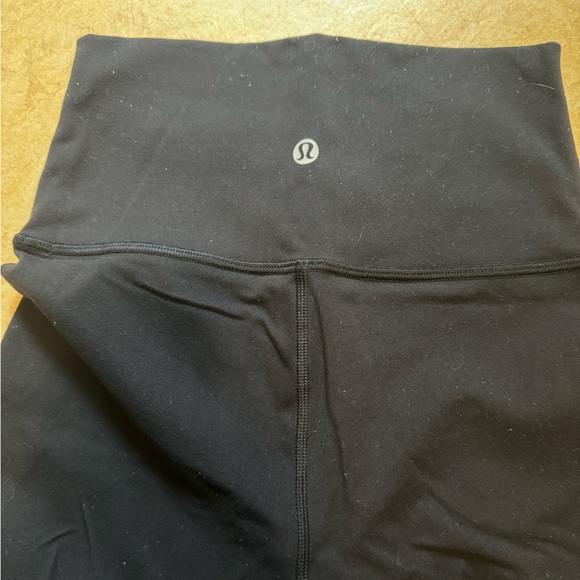 Size 2 Lululemon Wunder Unders - Picture 3 of 4